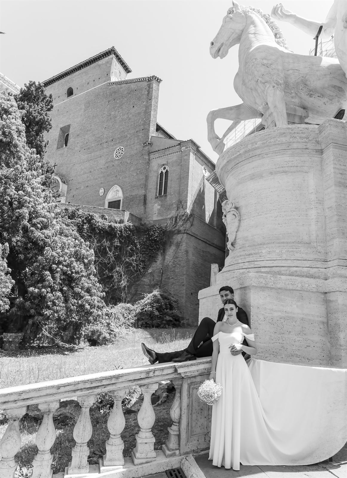 Sposi sulla balaustra del Campidoglio, in bianco e nero